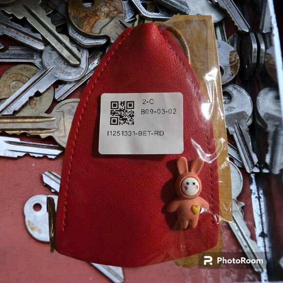 Pull Out Large Capacity Car Key Case Leather material Keychain Holder Hook - Red - Picture 1 of 2